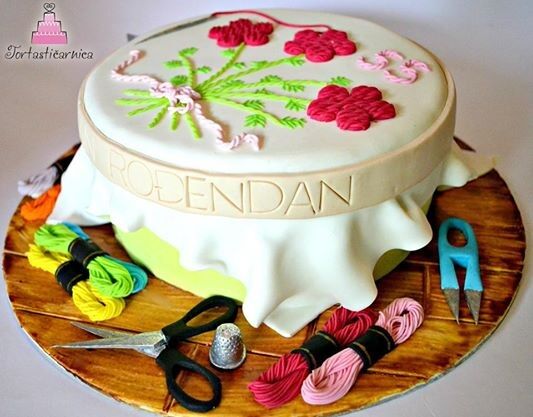 Copri-torta a uncinetto  Decor, Hand embroidery, Cake stand