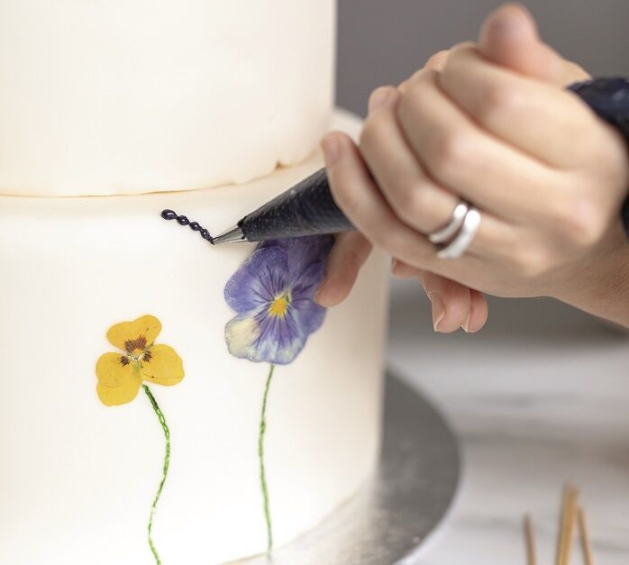 Learn How To Make A Pressed Edible Flower Cake - Sow ʼn Sow